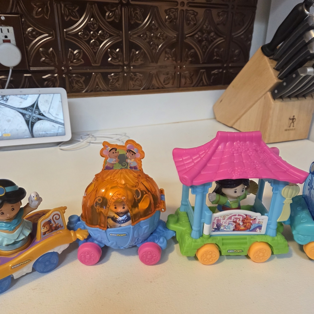 Little People Floats And Princesses - Picture 5 of 6
